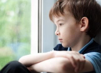 Quais são os sinais de que meu filho precisa de terapia?