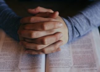 Como me concentrar melhor na oração? Aprenda e pratique essa dica infalível
