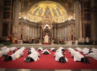 Como colaborar na formação de sacerdotes católicos formação de sacerdotes