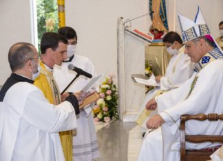 Pe. Eder Monegat, LC é empossado como novo pároco da Paróquia Nossa Senhora de Guadalupe por Dom Paulo Cezar Costa, arcebispo de Brasília