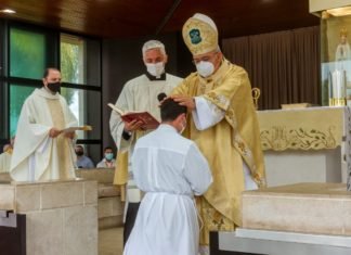 Ordenação diaconal de Pedro Leal, LC: assim como Maria, deve-se guardar todas as coisas no coração para servir a Deus