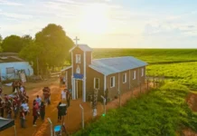 Jovens aproveitam o carnaval para construir uma capela no Paraná Capela construída em 2024, em Monte Mor/SP